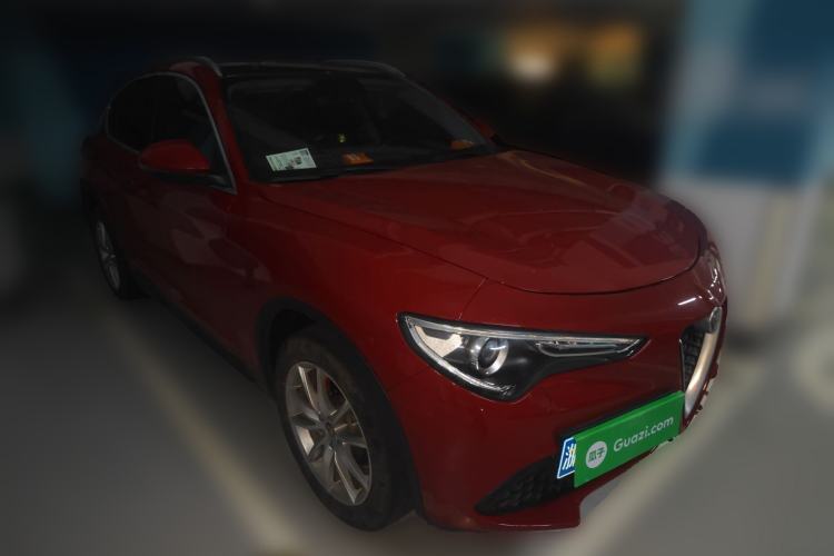 Used Alfa Romeo Stelvio 2017 2.0T 200HP Luxury Edition Front Right 45 Deg