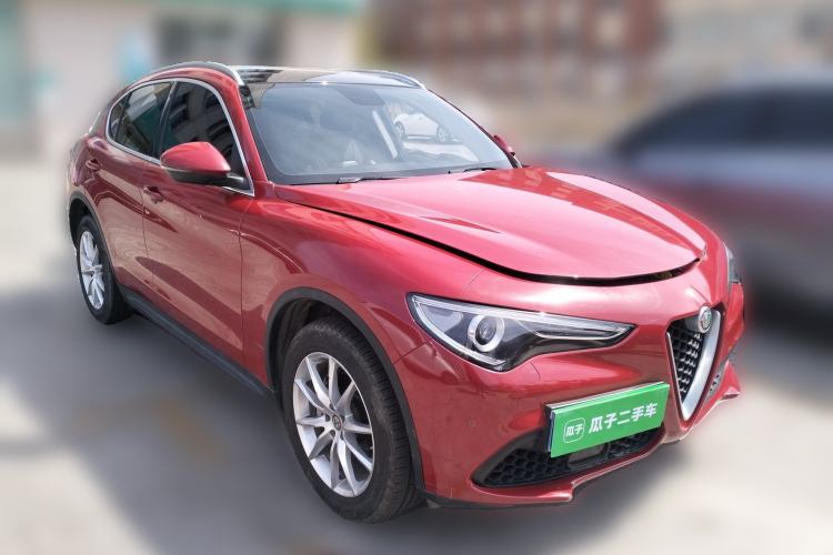 Used Alfa Romeo Stelvio 2017 2.0T 200HP Luxury Edition Front Right 45 Deg