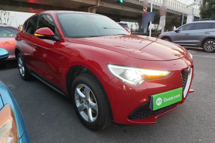 Used Alfa Romeo Stelvio 2017 2.0T 200HP Elite Edition Front Right 45 Deg