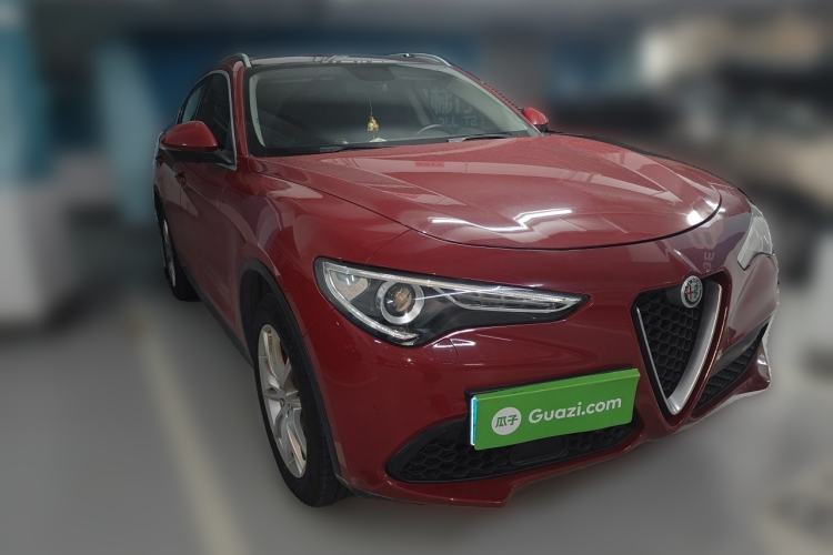 Used Alfa Romeo Stelvio 2017 2.0T 200HP Luxury Edition Front Right 45 Deg