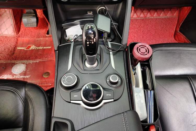 Used Alfa Romeo Stelvio 2017 2.0T 200HP Luxury Edition Gear Lever