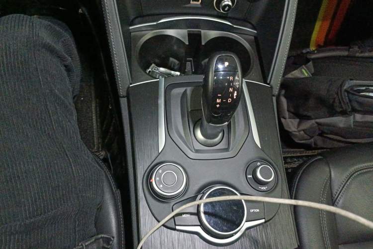 Used Alfa Romeo Stelvio 2017 2.0T 200HP Elite Edition Gear Lever