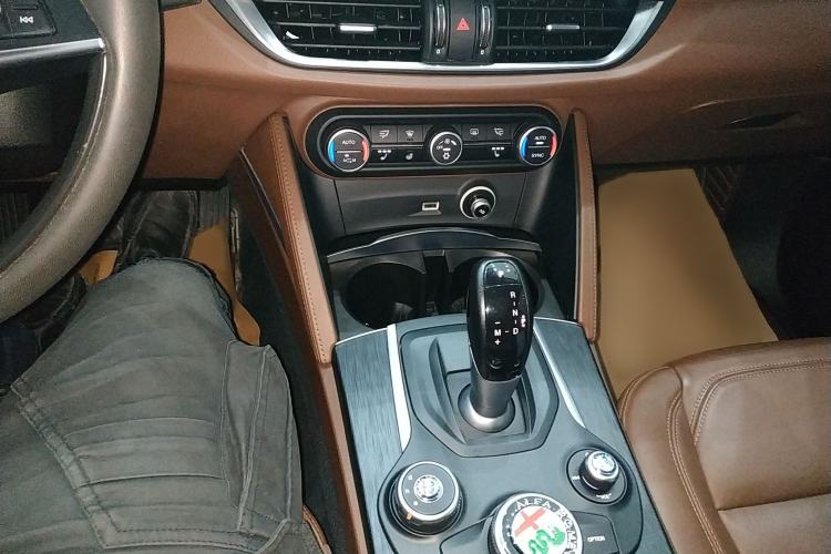 Used Alfa Romeo Stelvio 2017 2.0T 200HP Elite Edition Gear Lever