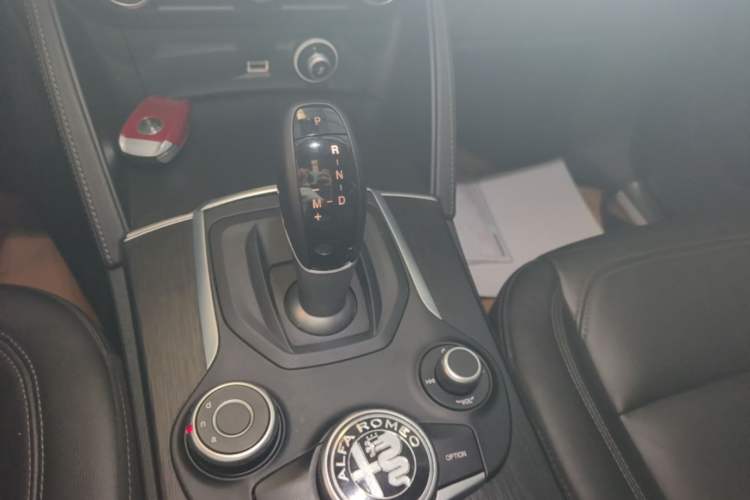 Used Alfa Romeo Stelvio 2017 2.0T 200HP Luxury Edition Gear Lever