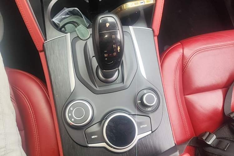 Used Alfa Romeo Stelvio 2017 2.0T 200HP Elite Edition Gear Lever