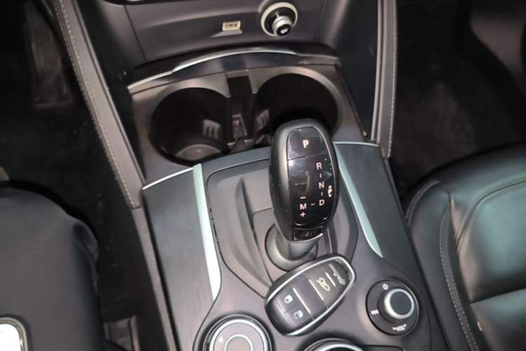 Used Alfa Romeo Stelvio 2017 2.0T 200HP Elite Edition Gear Lever