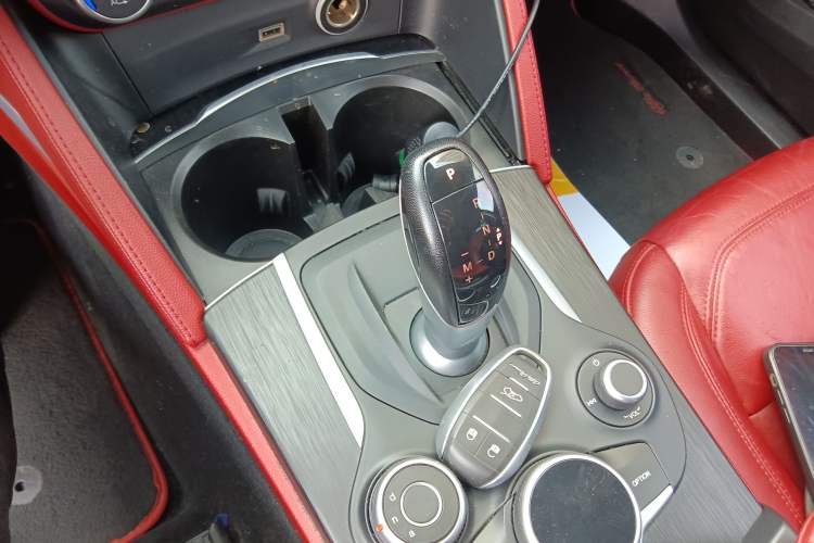 Used Alfa Romeo Stelvio 2017 2.0T 200HP Elite Edition Gear Lever