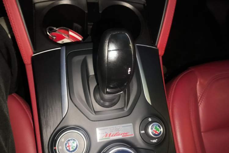 Used Alfa Romeo Stelvio 2017 2.0T 200HP Elite Edition Gear Lever