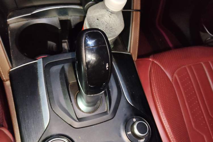 Used Alfa Romeo Stelvio 2017 2.0T 200HP Elite Edition Gear Lever