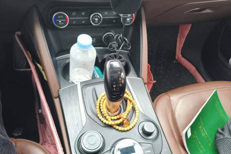 Used Alfa Romeo Stelvio 2017 2.0T 200HP Elite Edition Gear Lever