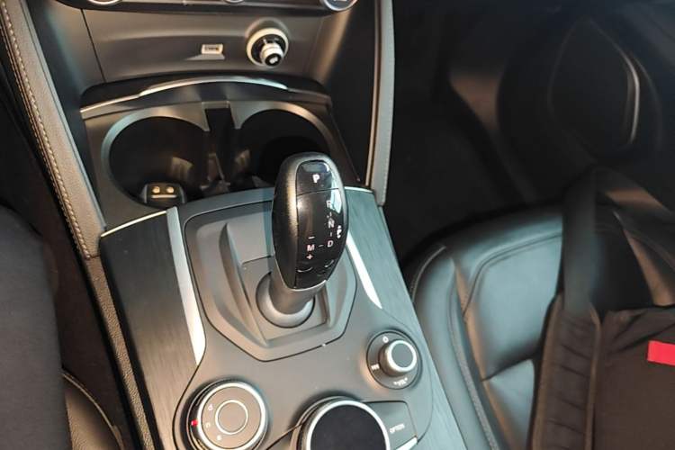 Used Alfa Romeo Stelvio 2017 2.0T 200HP Elite Edition Gear Lever