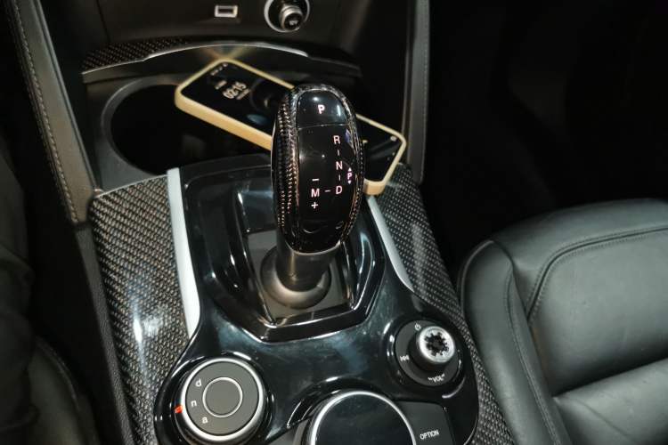 Used Alfa Romeo Stelvio 2017 2.0T 200HP Elite Edition Gear Lever