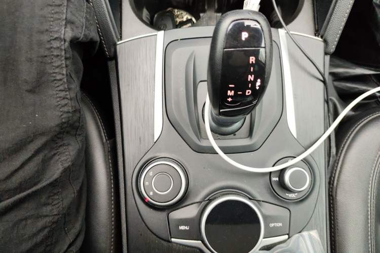 Used Alfa Romeo Stelvio 2017 2.0T 200HP Elite Edition Gear Lever