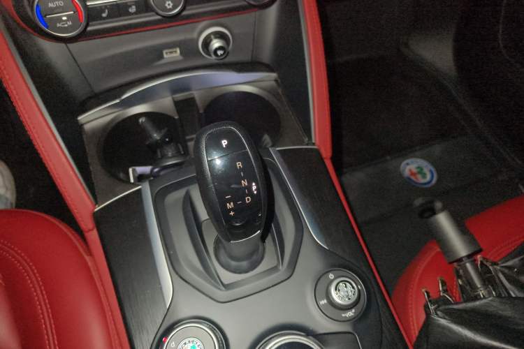 Used Alfa Romeo Stelvio 2017 2.0T 200HP Luxury Edition Gear Lever