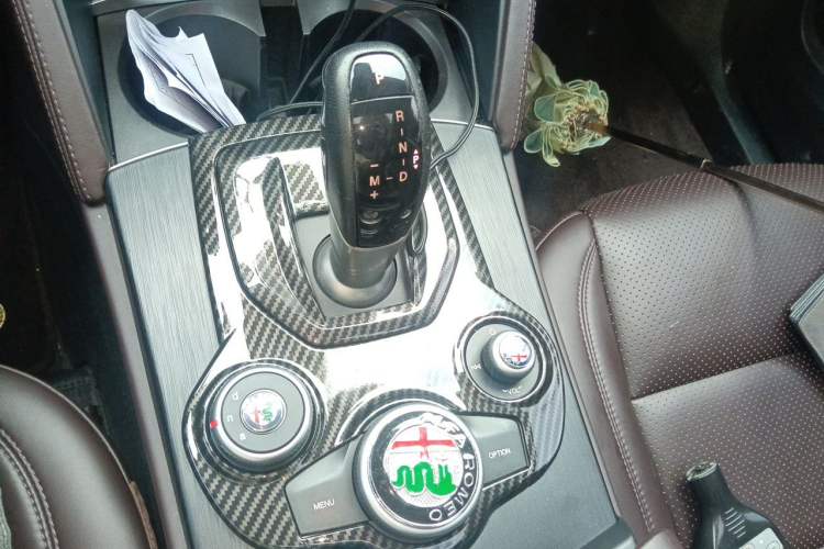 Used Alfa Romeo Stelvio 2017 2.0T 200HP Luxury Edition Gear Lever