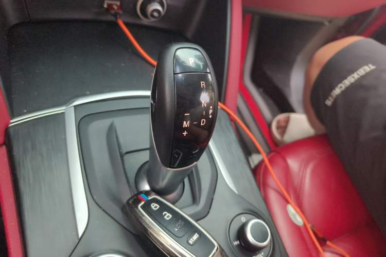 Used Alfa Romeo Stelvio 2017 2.0T 200HP Luxury Edition Gear Lever