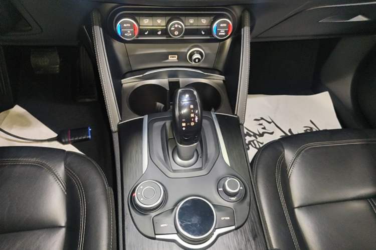 Used Alfa Romeo Stelvio 2017 2.0T 200HP Elite Edition Gear Lever
