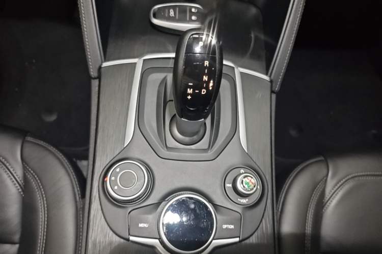 Used Alfa Romeo Stelvio 2017 2.0T 200HP Elite Edition Gear Lever