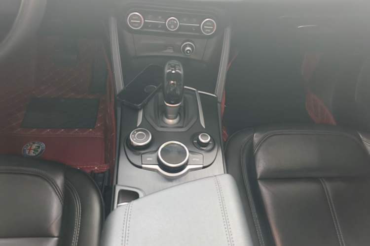 Used Alfa Romeo Stelvio 2017 2.0T 200HP Elite Edition Gear Lever