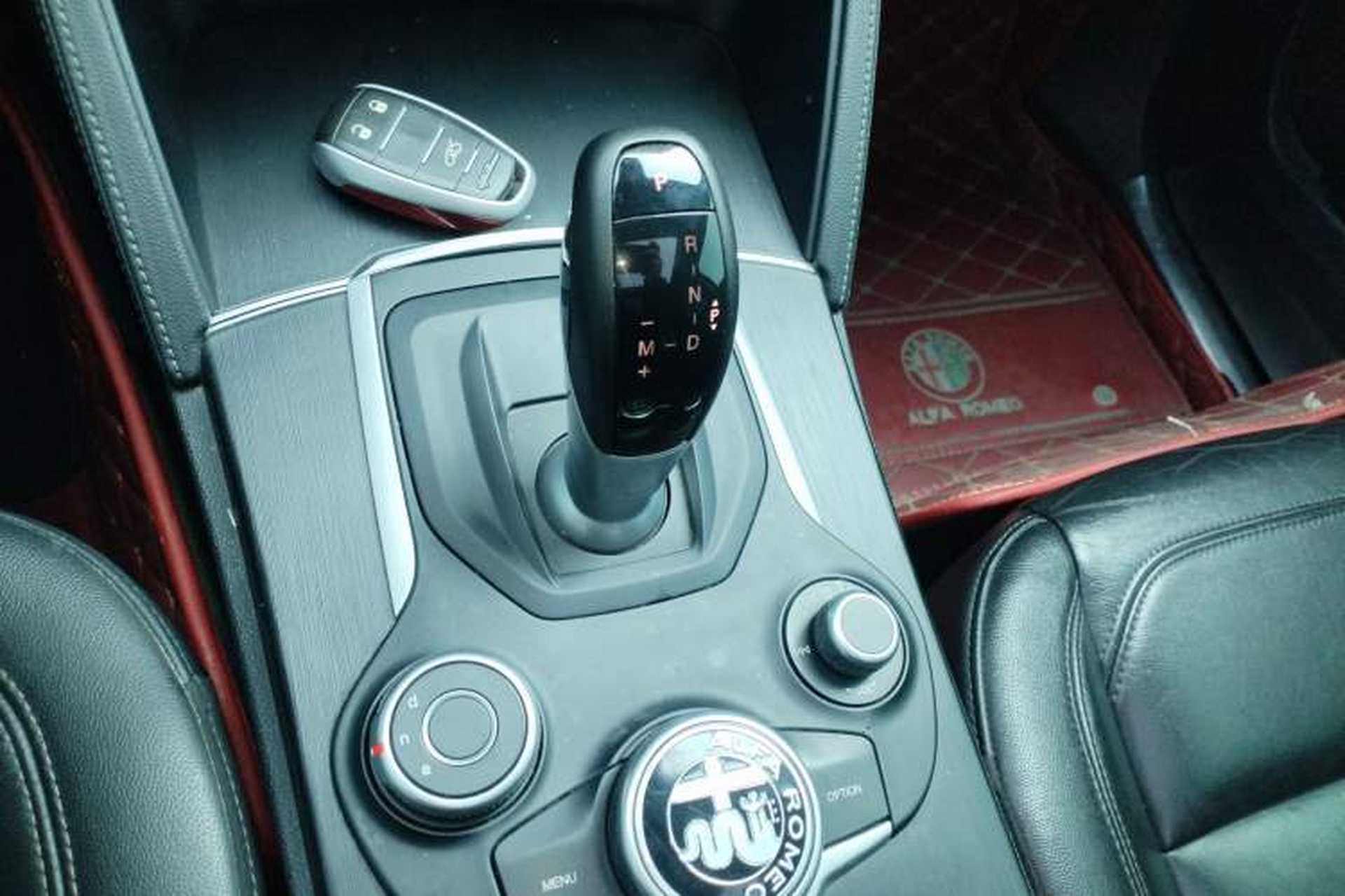Used Alfa Romeo Stelvio 2017 2.0T 200HP Luxury Edition Gear Lever