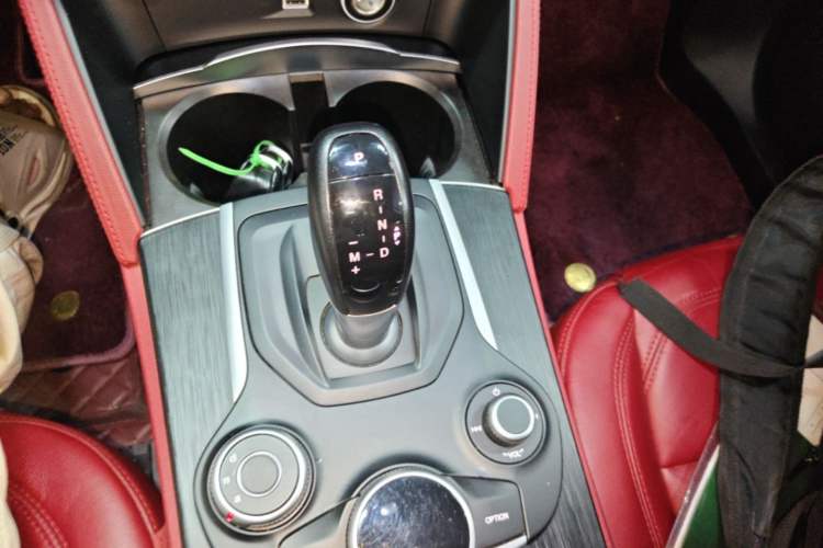 Used Alfa Romeo Stelvio 2017 2.0T 200HP Elite Edition Gear Lever