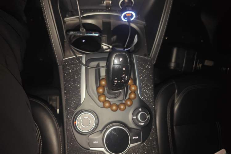 Used Alfa Romeo Stelvio 2017 2.0T 200HP Luxury Edition Gear Lever