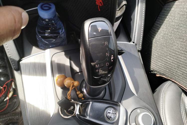 Used Alfa Romeo Stelvio 2017 2.0T 200HP Luxury Edition Gear Lever