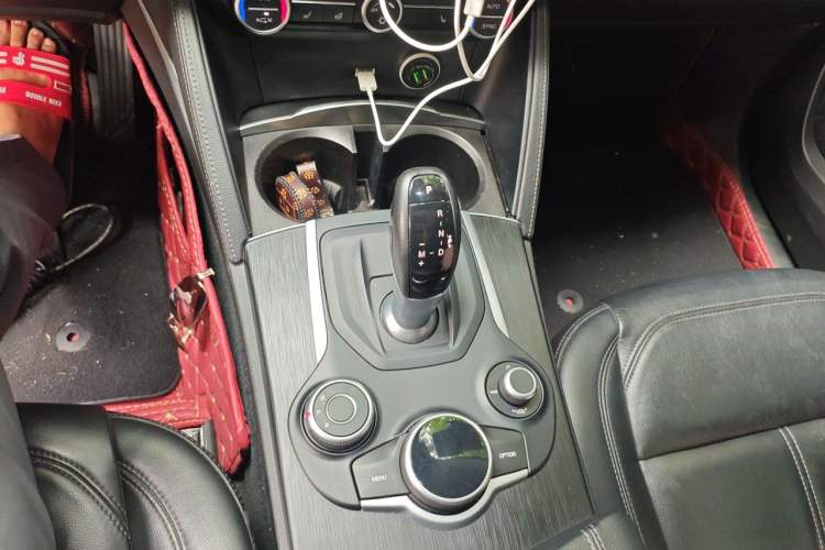 Used Alfa Romeo Stelvio 2017 2.0T 200HP Elite Edition Gear Lever