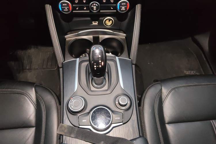 Used Alfa Romeo Stelvio 2017 2.0T 200HP Elite Edition Gear Lever