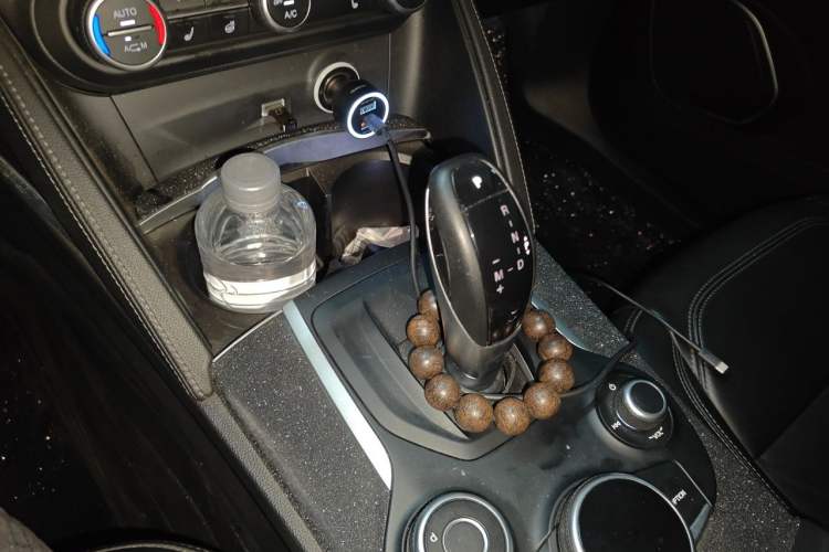 Used Alfa Romeo Stelvio 2017 2.0T 200HP Luxury Edition Gear Lever