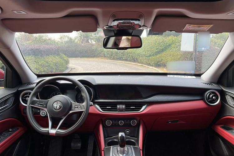 Used Alfa Romeo Stelvio 2017 2.0T 200HP Elite Edition Interior 1