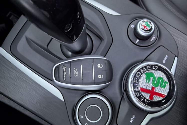 Used Alfa Romeo Stelvio 2017 2.0T 200HP Elite Edition Interior 1