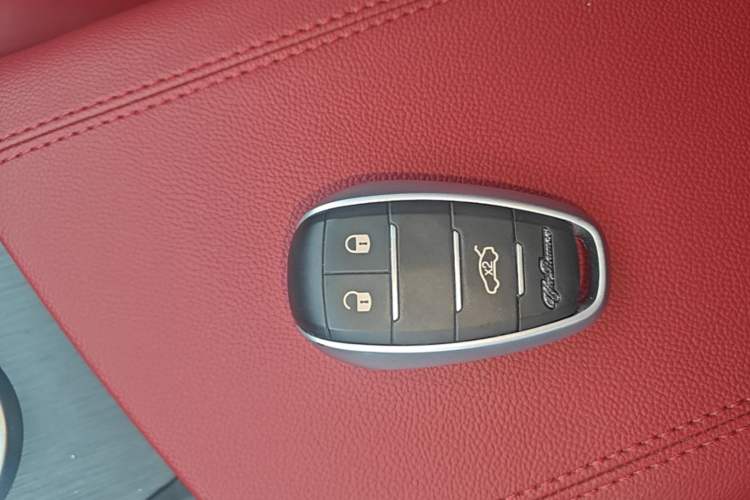 Used Alfa Romeo Stelvio 2017 2.0T 200HP Luxury Edition Interior 1