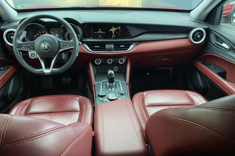 Used Alfa Romeo Stelvio 2017 2.0T 280HP Luxury Edition Interior 1