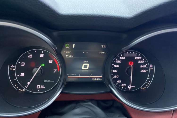 Used Alfa Romeo Stelvio 2017 2.0T 280HP Luxury Edition Interior 10