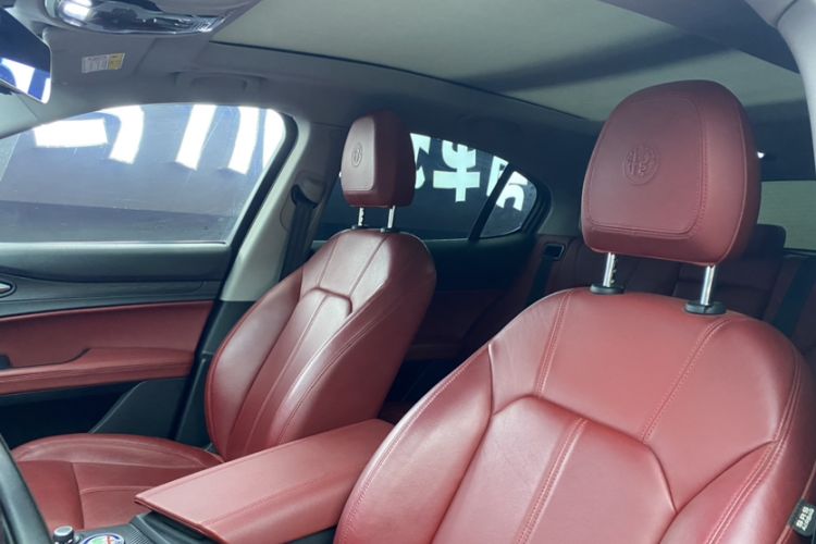 Used Alfa Romeo Stelvio 2017 2.0T 280HP Luxury Edition Interior 12