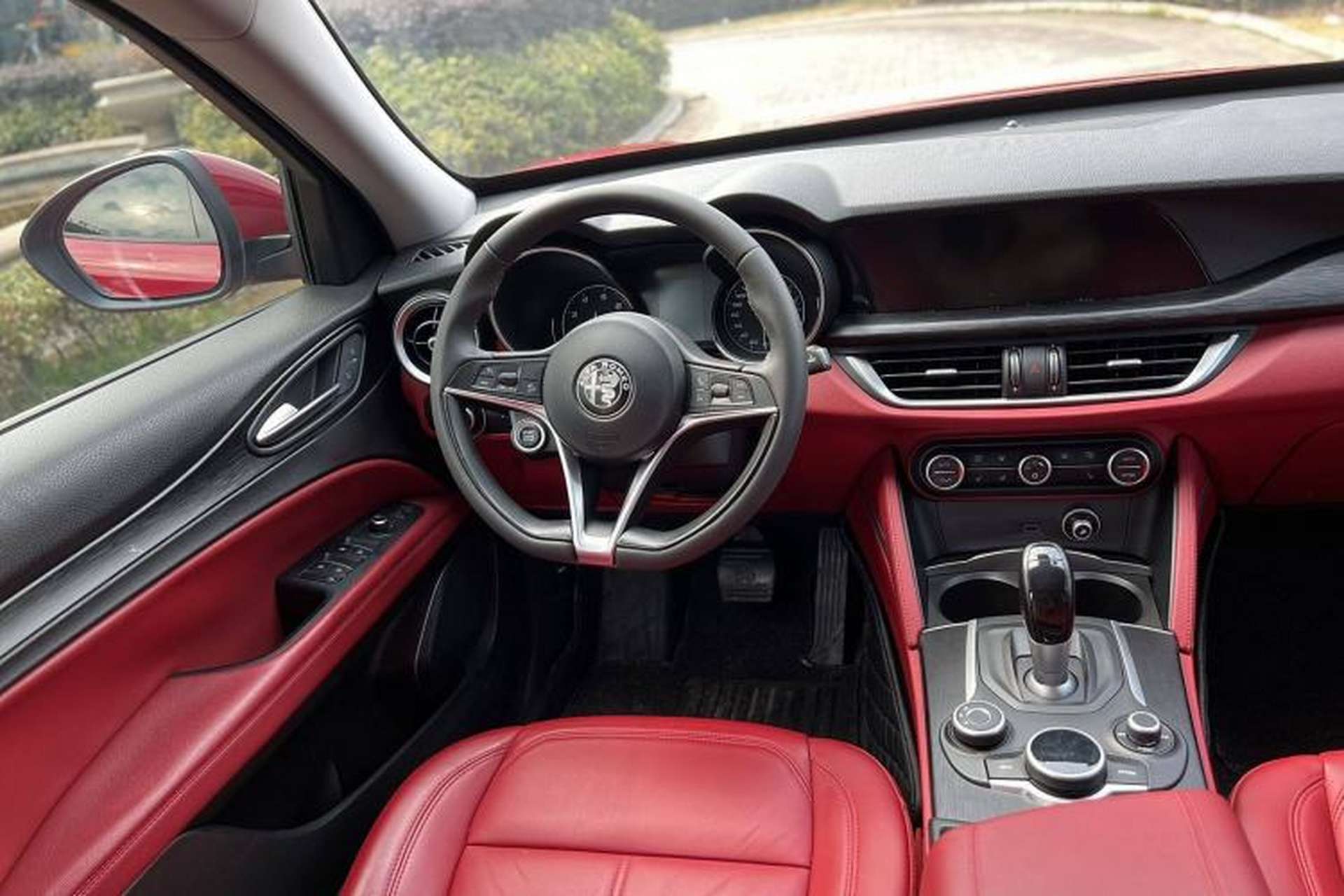 Used Alfa Romeo Stelvio 2017 2.0T 200HP Elite Edition Interior 2