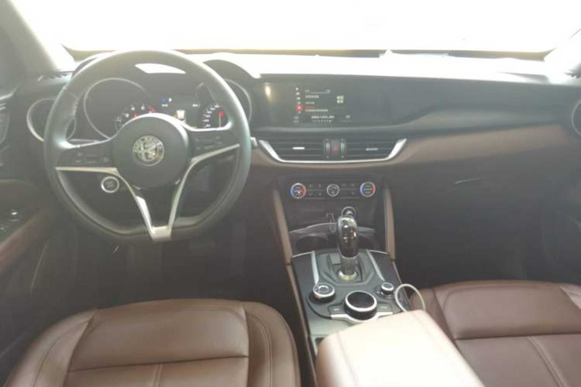 Used Alfa Romeo Stelvio 2017 2.0T 200HP Luxury Edition Interior 2
