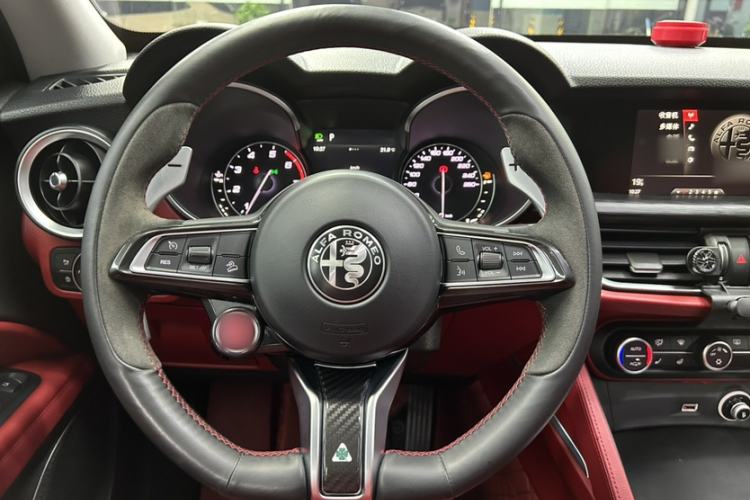 Used Alfa Romeo Stelvio 2017 2.0T 200HP Luxury Edition Interior 2