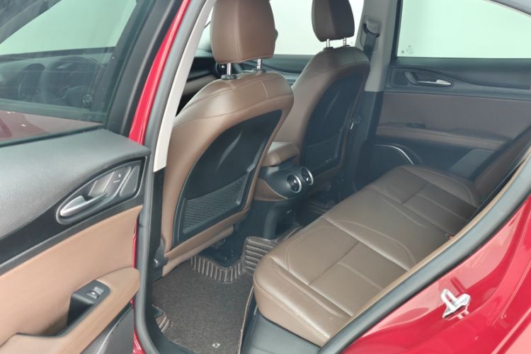 Used Alfa Romeo Stelvio 2017 2.0T 200HP Elite Edition Interior 4