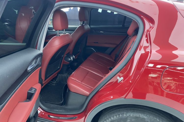 Used Alfa Romeo Stelvio 2017 2.0T 280HP Luxury Edition Interior 7