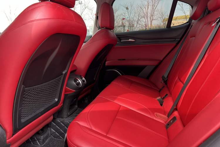 Used Alfa Romeo Stelvio 2017 2.0T 200HP Elite Edition Interior 8
