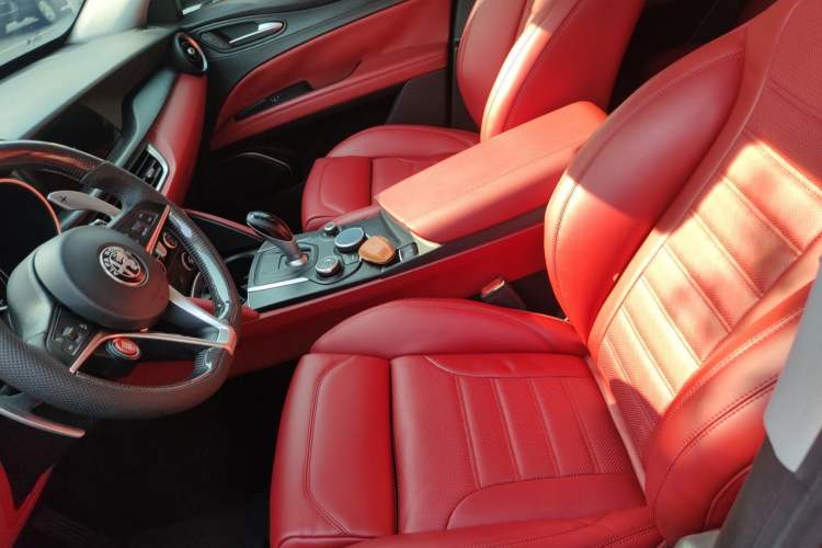 Used Alfa Romeo Stelvio 2017 2.0T 280HP Luxury Edition Left Front Seat