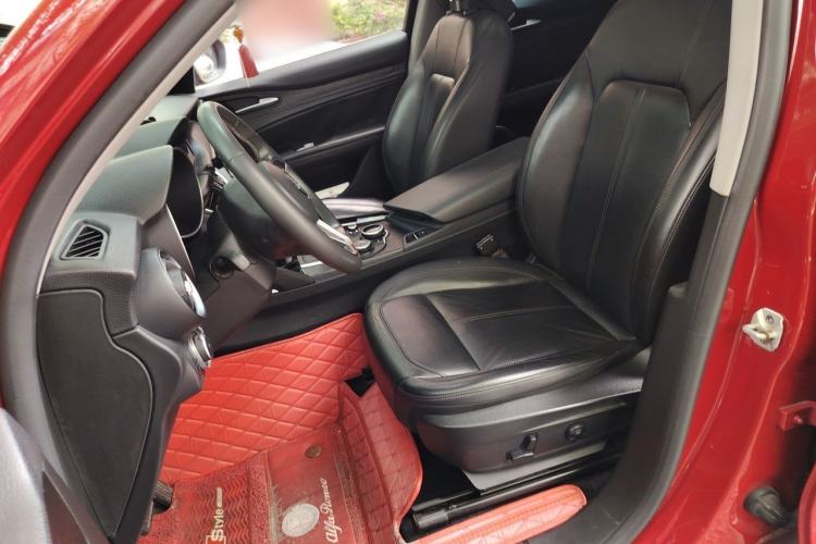 Used Alfa Romeo Stelvio 2017 2.0T 200HP Luxury Edition Left Front Seat