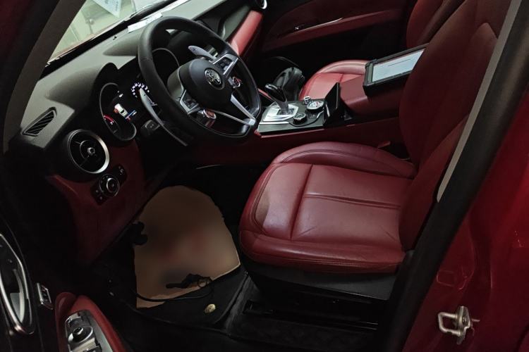 Used Alfa Romeo Stelvio 2017 2.0T 280HP Luxury Edition Left Front Seat
