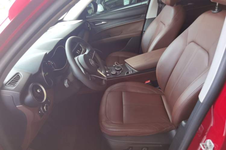 Used Alfa Romeo Stelvio 2017 2.0T 200HP Luxury Edition Left Front Seat
