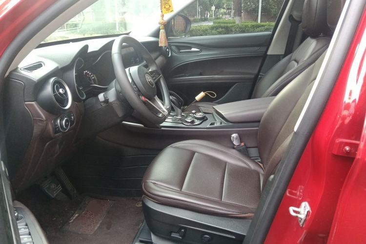 Used Alfa Romeo Stelvio 2017 2.0T 200HP Luxury Edition Left Front Seat