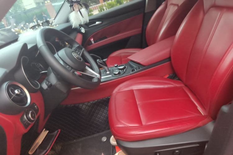 Used Alfa Romeo Stelvio 2017 2.0T 200HP Luxury Edition Left Front Seat