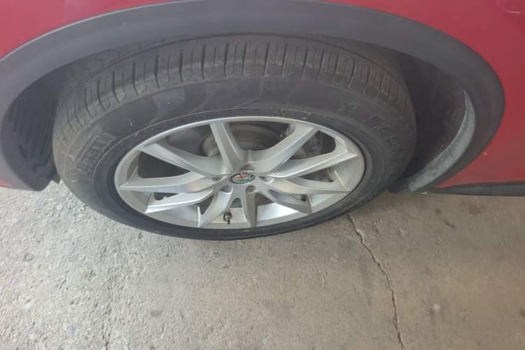 Used Alfa Romeo Stelvio 2017 2.0T 200HP Luxury Edition Left Front Wheel Hub