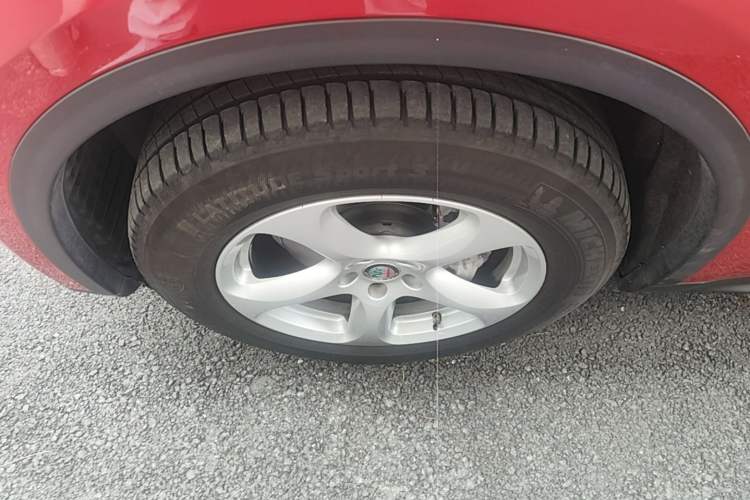 Used Alfa Romeo Stelvio 2017 2.0T 200HP Elite Edition Left Front Wheel Hub